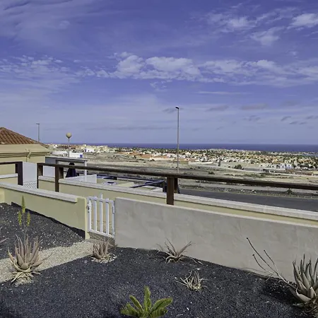 Private Terrace House - Parking - Pool