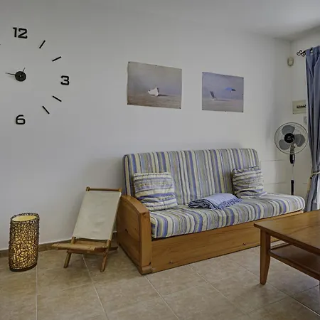 Private Terrace House - Parking - Pool Apartment